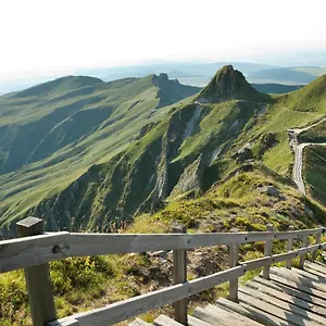 Au Coeur Des Volcans Et Lacs D'auvergne Saint-Beauzire (Puy-de-Dome)