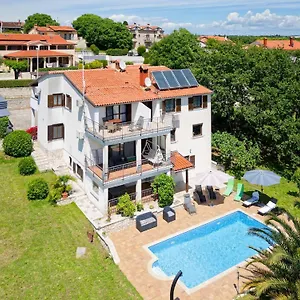 https://apartments-villa-verde-musalez.in-istria.net